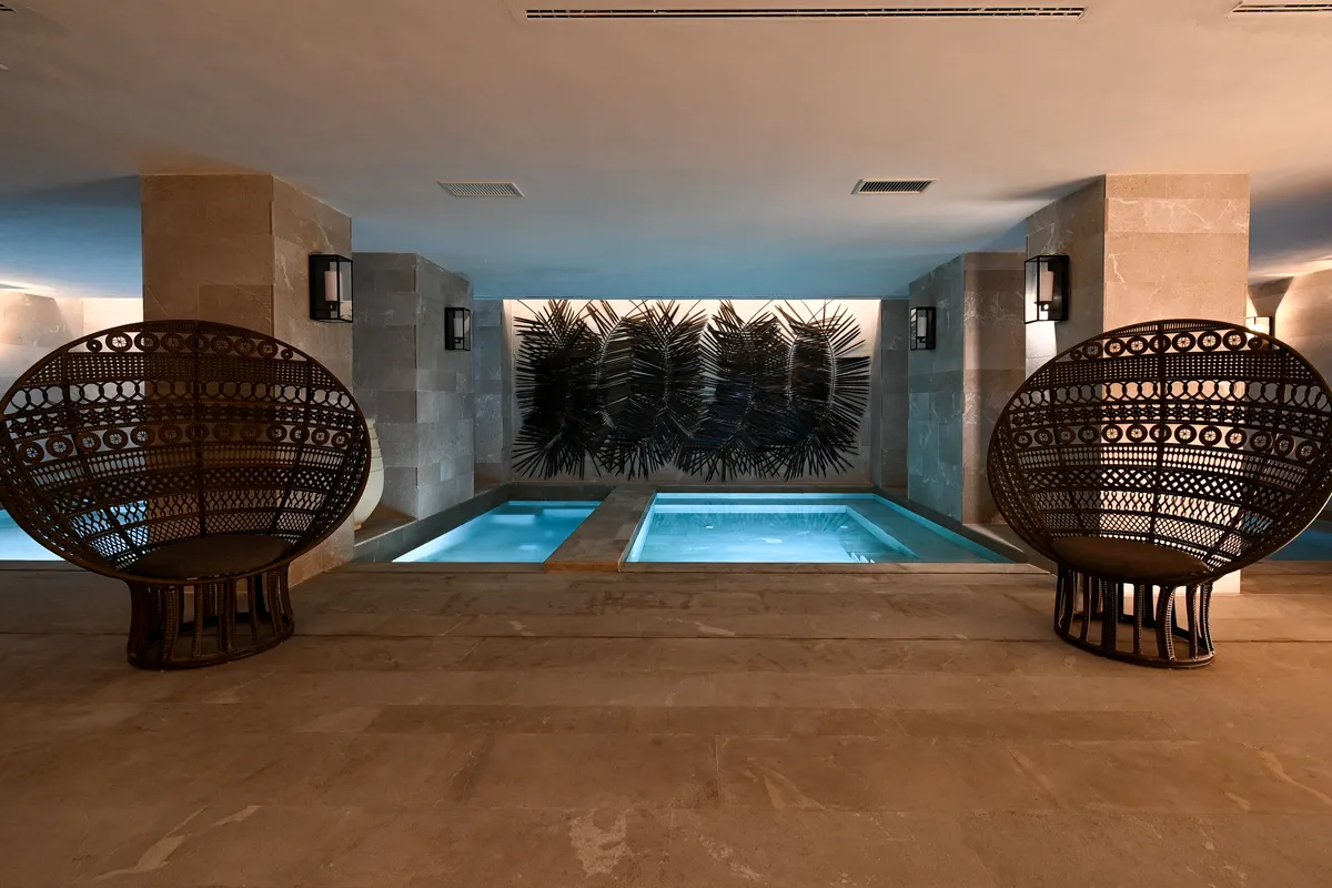 Best of Mallorca Hotels Portocolom Barefoot Hotel Mallorca Indoor Pool beleuchtet