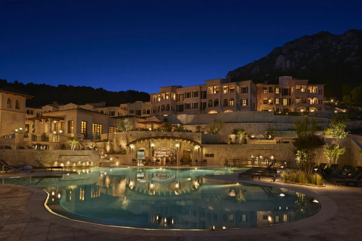 Mallorca-Hotels-5-Sterne-Canyamel-Park-Hyatt-Pool-Nachtansicht