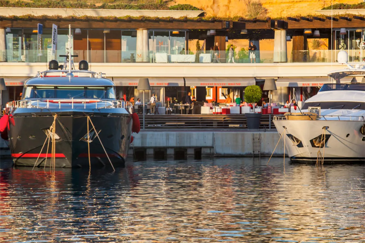 Mallorca Restaurants Port Adriano Bruno vom Wasser gesehen